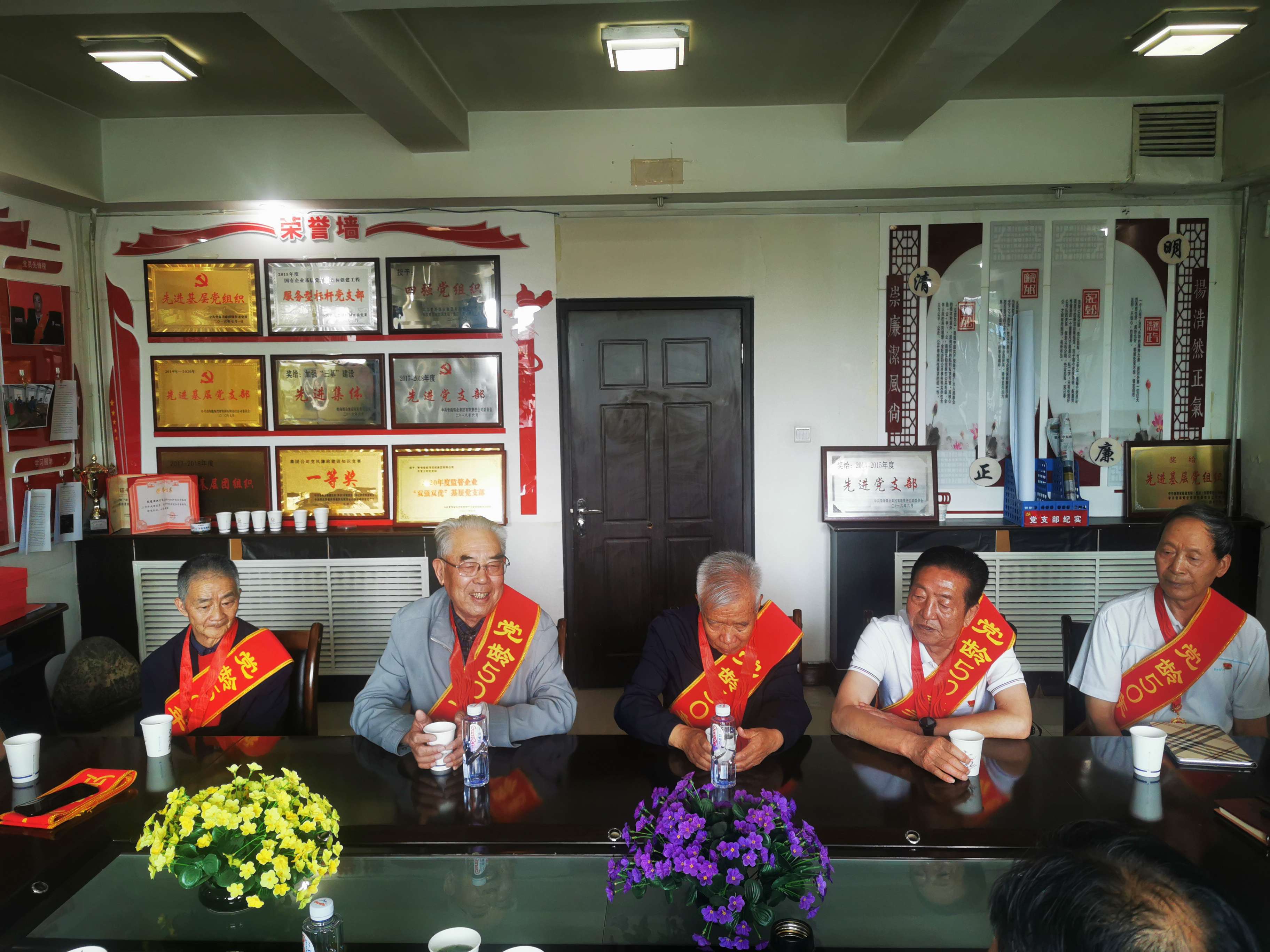 1631521625484376.jpg 老干部座谈会2.jpg