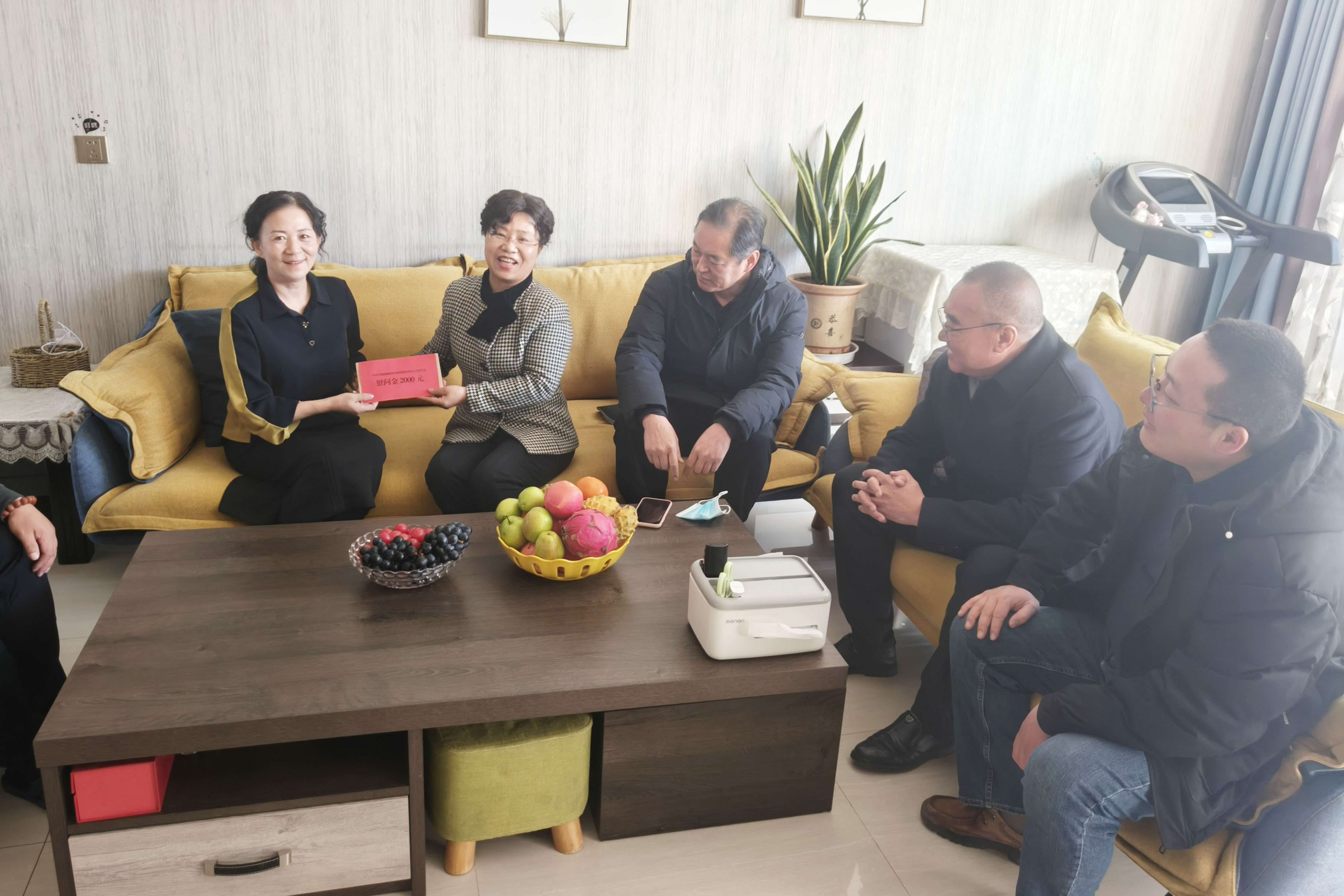 1709170398808469.jpg 慰问退休党员1.jpg