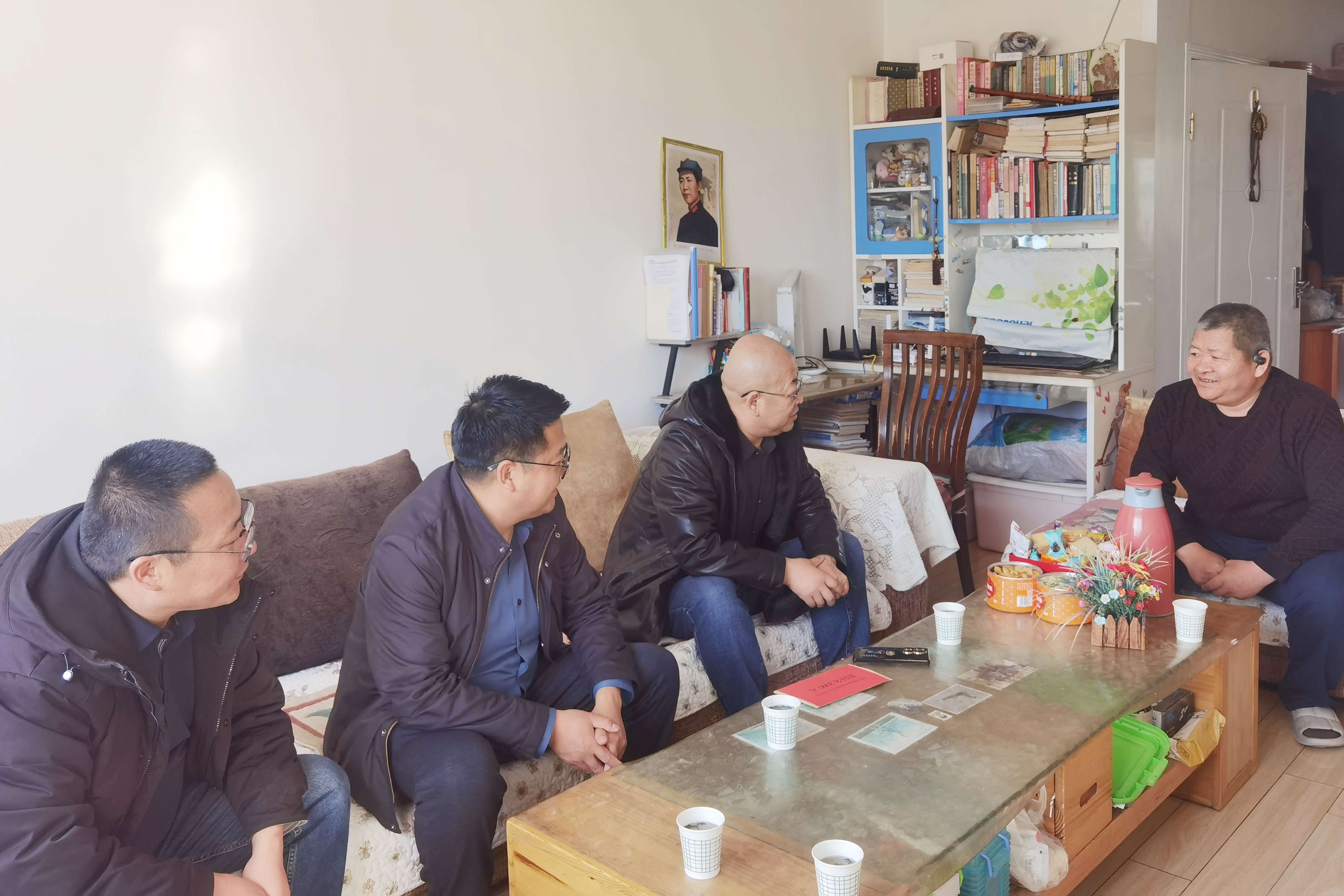 1709170688511264.jpg 慰问退休党员5.jpg